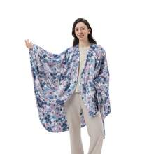Dreamy Floral Print Wearable Throw Blanket With Pockets - Fuzzy Printed Velvetloft Ultra Soft Cozy Oversized Wrap,  Ideal For Home Couch Travel Lounging Office Reading Camping Cold Weather, Machine Washable Lightweight Warm Plush Fleece Blanket - Nền trắng với những bông hoa màu tím - Xem 2