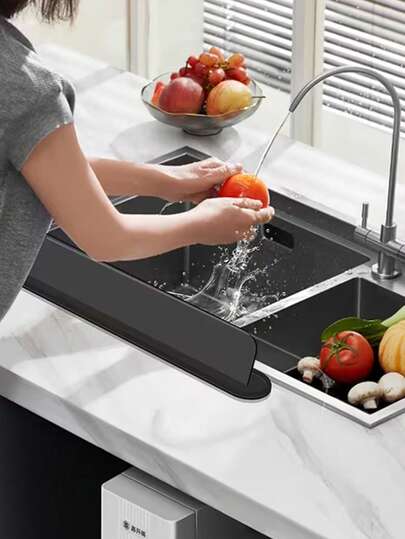 1个厨房水槽防溅罩，硅胶材质，易于安装，适用于标准家用和厨房水槽，防止水溅得到处都是，厨房水槽配件，现代厨房配件。