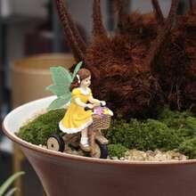 Estátua de fada em resina, montada em uma bicicleta florida - 8,3 cm (3,26 polegadas), com asas brilhantes e um toque de humor. Ideal para decorar jardins floridos da primavera, gramados, varandas e áreas externas, além de ser um ótimo presente para a Páscoa e o Dia dos Namorados. - Menina das flores em uma bicicleta - Ver 6