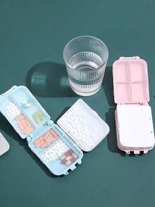 Portapillole portatile a 8 scomparti multistrato, scatola compatta e anti-umidità per la conservazione dei farmaci, stampata con citazioni divertenti, adatta per vitamine, integratori nutrizionali e pillole, portapillole riutilizzabile adatto a uomini e donne viaggiatori e utilizzatori di farmaci quotidiani - Multicolore - Visualizzare 8