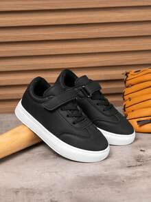 1双儿童黑白运动鞋，黑色皮革材质，魔术贴搭扣设计，软底减震，适合幼儿学步、上学、滑板等多种场合。 - 黑與白 - 查看 5