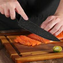 Juego de cuchillos de cocina de 6 piezas, hoja de acero inoxidable ultraafilada, diseño corrugado pintado con aerosol negro, mango ergonómico, corte preciso, un juego para satisfacer las necesidades de corte de cocina, adecuado para chefs, restaurantes y uso doméstico, no es fácil de opacar durante mucho tiempo, embalaje en caja de regalo - Negro - Ver 2