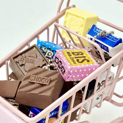 This Matsuo Chocolate-Shaped Charm Highly Restores The Classic Look And Delicate Texture Of Real Chocolate, With Exquisite And Realistic Design And Retro Eye-Catching Colors, Combining Decoration And Commemorative Value. It Comes With A Sturdy Buckle That Opens And Closes Smoothly.