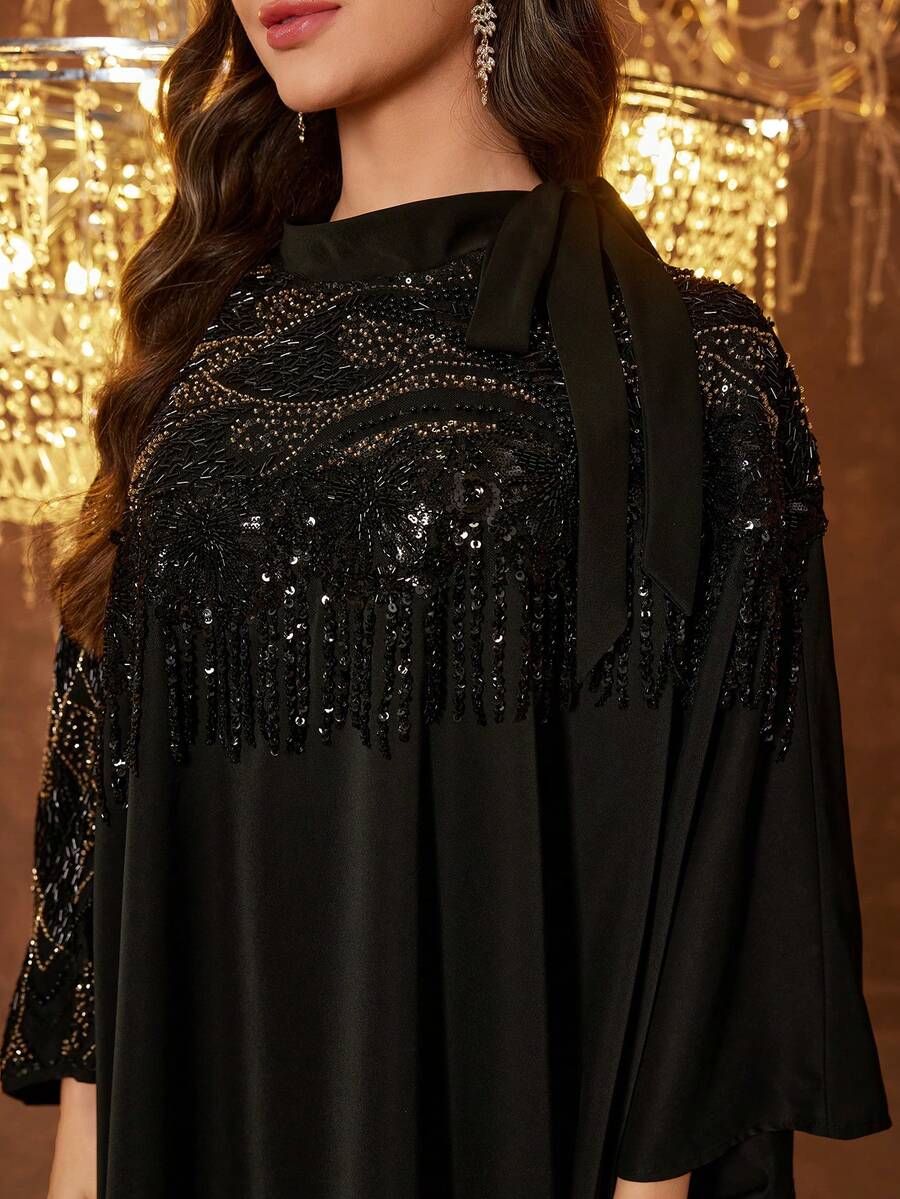 Vestido elegante negro de manga larga con cuello mao, aplicaciones y flecos de UNITHORSE - Negro - Ver 1