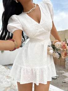 Vestido casual feminino HoloChill, cor sólida, decote em V vazado, manga curta plissada, modelo 2026. Vestido casual de verão com manga bufante, elegante para festas, praia, casamentos, aniversários e muito mais. - Branco - Ver 5