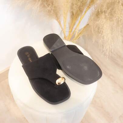 angelica Sandálias rasteiras femininas elegantes com detalhes metálicos dourados – Confortáveis, minimalistas, para uso diário e no verão.