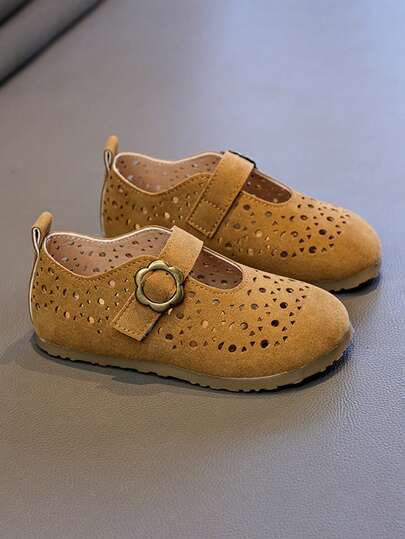 زوج من أحذية الأطفال الرجعية المفرغة، أحذية ماري جين ذات القاع الناعم المضادة للانزلاق للبنات في الربيع/الصيف، تنفس بدون ضيق، أحذية بنات مسطحة منخفضة مضادة للانزلاق