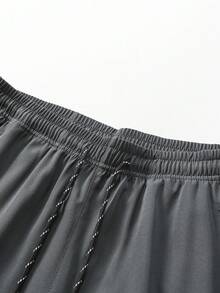 1 pieza Pantalón de chándal gris oscuro para hombres, transpirable, de secado rápido, ligero, con cordón en la cintura, adecuado para entrenamiento físico, lavable, versátil para uso diario y entrenamiento de verano - Gris Oscuro - Ver 9