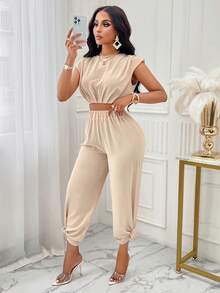 Bộ đồ 2 mảnh thanh lịch màu be của Eileen gồm áo crop top xếp ly không tay và quần ống loe cạp cao, phù hợp cho các bữa tiệc, lễ tốt nghiệp, trang phục thường ngày và những bộ đồ mùa hè sang trọng. - mai nhẹ - Xem 4