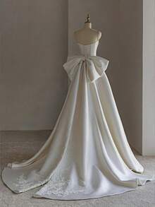 Exquisite Strapless A-Line Wedding Dress With Open Back In Satin – Sophisticated Floor-Length Bridal Gown Featuring A Flattering Corset Bustier, Chic Backless Design, And Lustrous Satin Silhouette, Perfect For Weddings, Christmas Galas, Halloween Balls, Formal Dances, Birthday Celebrations, And Special Evening Events. A Versatile Choice For Wedding Receptions, Holiday Parties, Anniversary Dinners, Luxury Getaways, Black-Tie Occasions, Cocktail Gatherings, Bridal Showers, Wedding Guest Attire, Graduation Formals, Homecoming Events, And As A Modern Bridesmaid Or Festive Evening Gown. - 白色 - 查看 2