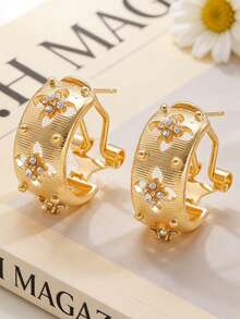 1 Pair Fashionable Versatile Plain Hoops, Asymmetrical Hollow Printed Design Earrings, Jewelry Gift For Women, Suitable For Daily, Party, Date Wear - Yellow Gold - View 3