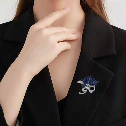 Damen Luxus Blau Kristall Blumenstrauß Brosche mit Strass, Mode Brosche Schmuckzubehör Geschenk