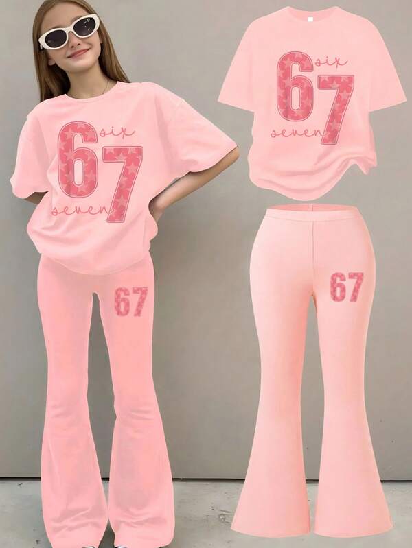 这款专为女孩设计的休闲套装采用时尚的字母印花设计，包括一件白色短袖圆领T恤和一条中腰喇叭裤。