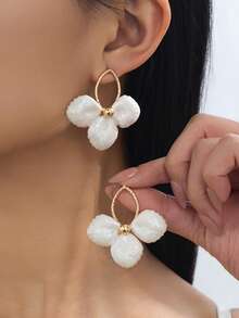 1 par de brincos modernos com pétalas de flores geométricas e românticas, perfeitos para banquetes, uso diário e looks de férias. - Branco - Ver 1