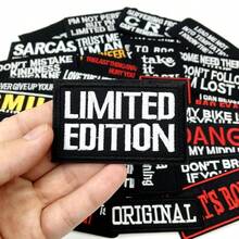 33个趣味字母标语熨烫贴片，可用于服装DIY刺绣贴布、热熔贴片、熨烫贴纸和徽章，为您的装扮增添时尚气息。 - C - 查看 8