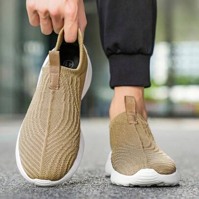 男士休闲平底运动跑步鞋，适合日常穿着