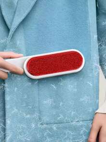 Dụng cụ làm sạch lông thú cưng và bụi vải tái sử dụng này bao gồm bàn chải hai mặt để làm sạch lông thú cưng, bàn chải chống tĩnh điện cầm tay, bàn chải làm sạch ghế sofa và con lăn làm sạch bụi vải. Sản phẩm có tay cầm tiện dụng và đầu bàn chải hai mặt, thích hợp để làm sạch quần áo, ghế sofa, đồ nội thất, chăn ga gối đệm, thảm, đệm và lông thú cưng. - Nhiều kiểu dáng - Xem 2