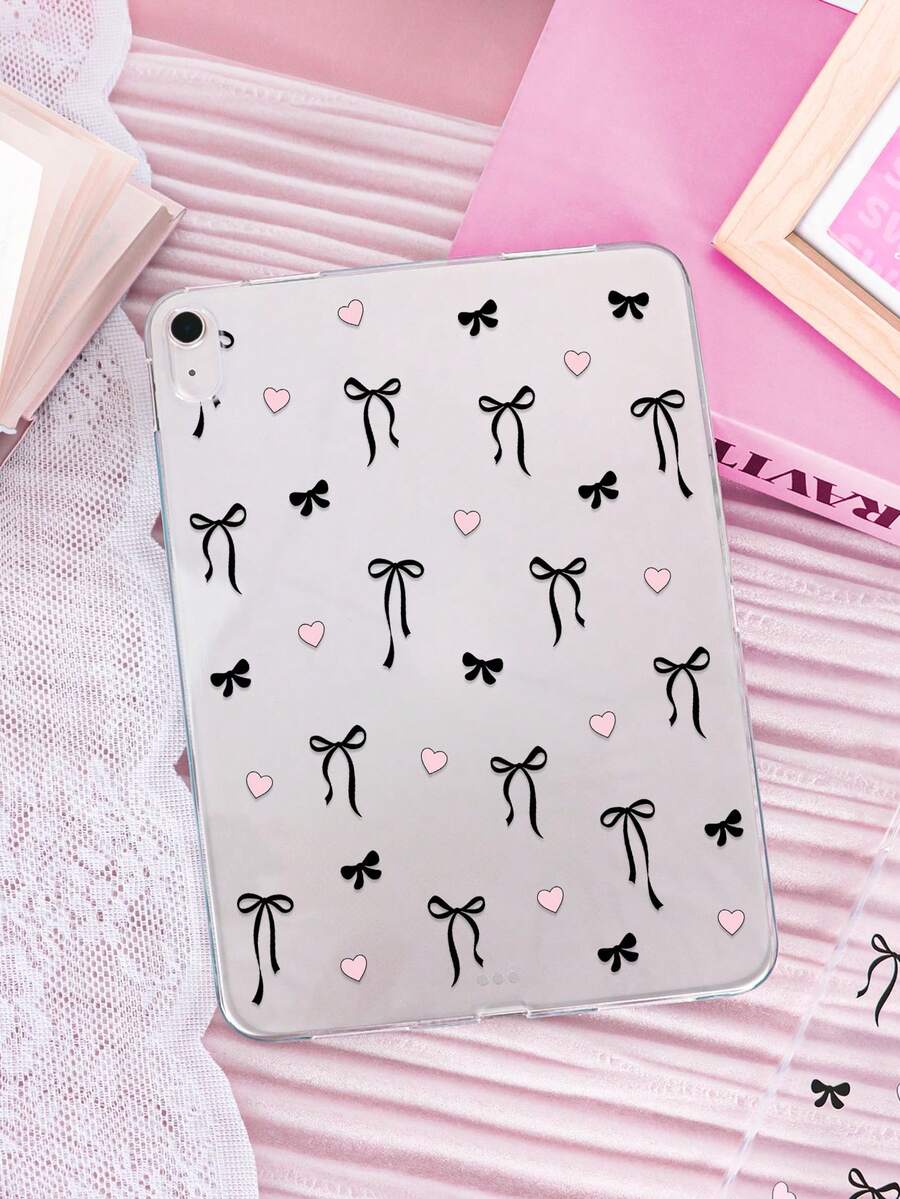 Custodia morbida in TPU rosa e nera con fiocco nero e motivo a cuore, compatibile con Mini 1/2/3/Mini 4/Mini 5/Mini 6/Mini 7/Air/Air 2/9.7/10.2/10.5/Air 4/Air 5/10.9/Pro 11-Pollici/10a Gen/Air 11-Pollici (M3) 2025/Pad (A16) 11 Pollici 11a Generazione 2025, A7/A8, leggera, ultra sottile, elegante/personalizzata/creativa/carina, custodia protettiva singola in TPU per tablet, custodia trasparente per tablet, senza slot per penna, regalo per la Festa della Donna - Multicolore - Visualizzare 1