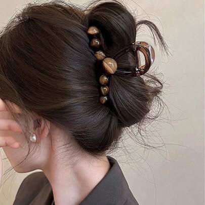 这款优雅时尚的发夹，适合日常发型，完美固定半丸子头、利落马尾或休闲盘发，是工作、休闲咖啡约会或周末聚会的理想之选。时尚的设计确保发型牢固不滑落，是一款提升您优雅气质的多功能配饰。