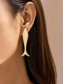 1 Pair Gold-Plated Sardine Fish Stud Earring For Women, Fashionable Spring Summer Fishes Earrings Jewelry Suitable For Vocation, Beach Travel Accessories - Sardine Earrings - View 1