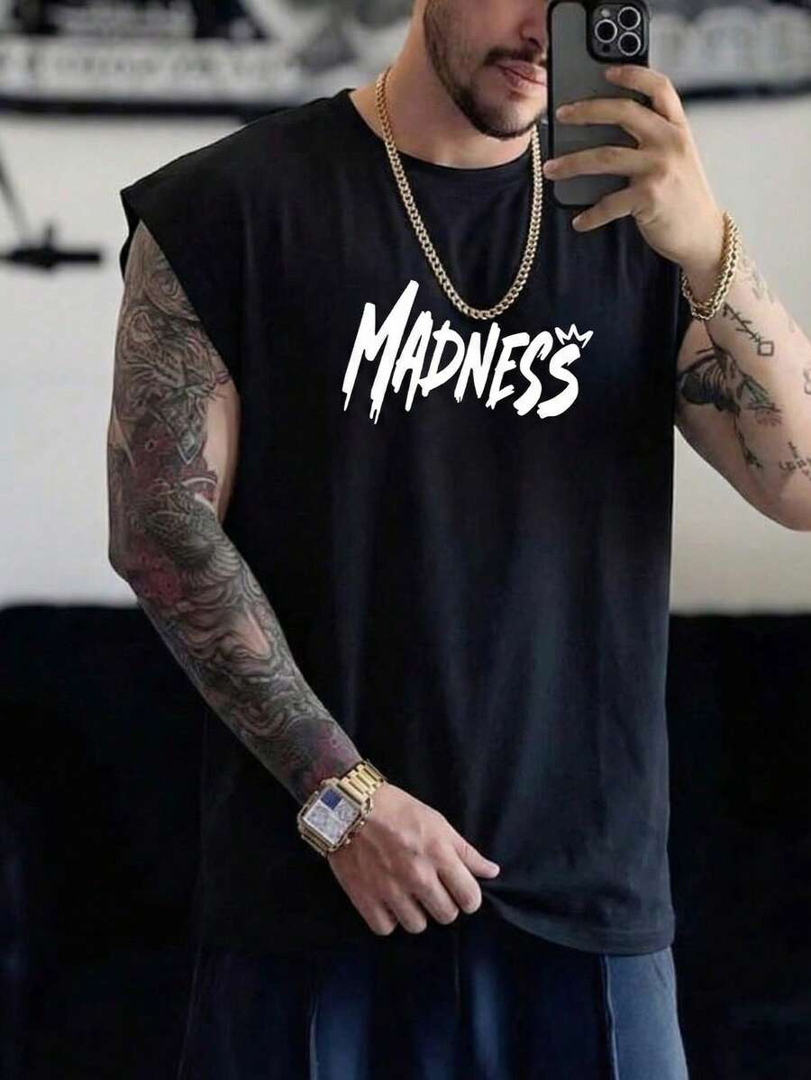 一件男士黑色圆领无袖背心，前后印有“MADNESS”字样，采用超柔软仿麂皮面料，美式街头风格，是夏季街头聚会的理想之选。 - 黑色 - 查看 1