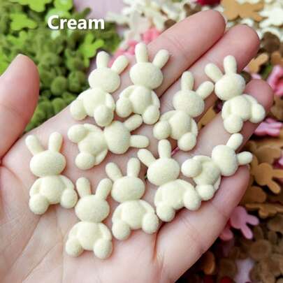 10件套柔软天鹅绒兔子装饰品，让您的复活节和春季手工艺品瞬间提升一个可爱新境界！这套10件装的兔子造型毛绒玩具，拥有令人爱不释手的超柔软天鹅绒质感。毛茸茸的表面不仅看起来可爱，还能为您的作品增添触感。