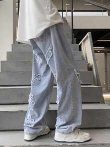 jeans hombre pantalones de hombre>mezclilla Jeans de mezclilla azul claro con bordado de relámpago y cruz desgastado, estilo emo - Lavado ligero - Ver 2