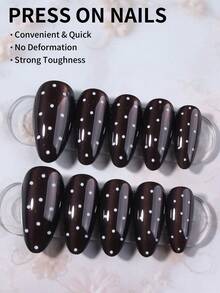 30片长杏仁形白色波点猫眼美甲贴纸，亚克力按压式美甲，适合短指甲，套装包含：1片果冻胶和1把指甲锉。棕色波点和猫眼设计让您的指尖闪耀夺目，适合派对、跳舞和日常使用。 - 棕色 - 查看 2