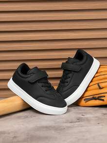 1双儿童黑白运动鞋，黑色皮革材质，魔术贴搭扣设计，软底减震，适合幼儿学步、上学、滑板等多种场合。 - 黑與白 - 查看 4