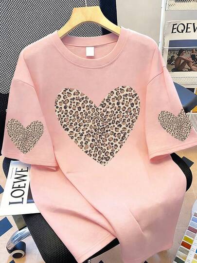T-Shirt With Heart And Leopard Print Pattern On The Round Neck, Plus Size Women's Casual Top,Suitable Summer Holiday, Valentine's Day, Mother's Day Gift