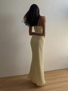 Bộ đồ hai mảnh màu vàng kem bằng satin acetate, áo corset gợi cảm phong cách Y2K và chân váy dài xòe cạp thấp, trang phục thời trang lãng mạn và thanh lịch cho kỳ nghỉ biển và phong cách đường phố mùa hè. - Vàng nhạt - Xem 11