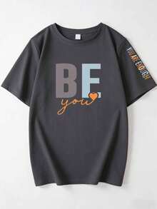 大尺碼女款簡約 BE YOU, YOU ARE ENOUGH 文字印花短袖 T 恤，畢業季春夏休閒穿搭 - 深灰色 - 查看 3