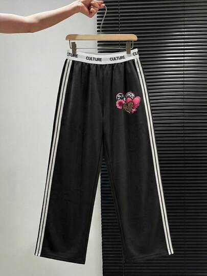 女士侧条纹运动裤，面料柔软（可机洗），四季皆宜，休闲爱心图案直筒裤，适合办公室、运动、户外活动和返校季穿着。