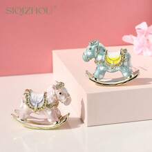 SIQIZHOU 1个迷你珐琅旋转木马首饰盒，是生日装饰的理想之选。这款小巧的摇摇马首饰盒是存放耳环、项链和戒指的绝佳选择，也可作为桌面装饰收纳盒和可爱的纪念礼物。 - 彩色 - 查看 1