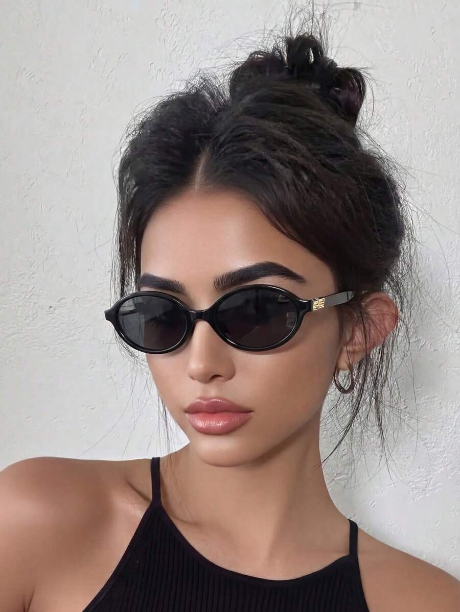 Kính râm gọng nhựa hình bầu dục màu đen, kính thời trang gọng nhỏ kiểu retro unisex, thiết kế cổ điển phù hợp cho du lịch ngoài trời, đi biển, nghỉ mát, trang phục thường ngày, kính lái xe chống tia UV mùa hè. - màu đen - Xem 1