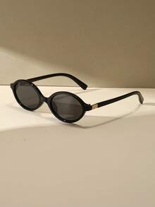 Kính râm gọng nhựa hình bầu dục màu đen, kính thời trang gọng nhỏ kiểu retro unisex, thiết kế cổ điển phù hợp cho du lịch ngoài trời, đi biển, nghỉ mát, trang phục thường ngày, kính lái xe chống tia UV mùa hè. - màu đen - Xem 2