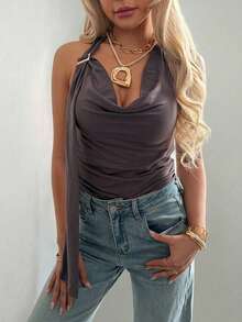 Vaiaye 女士无袖简约修身休闲背心，肩部饰有金属装饰，性感露背，适合海滩度假、圣帕特里克节等节日穿着，是外出活动的理想之选，也是女士夏季优雅上衣的完美搭配。 - 深灰棕色 - 查看 5