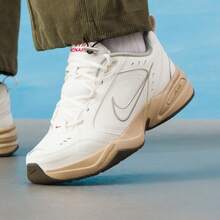 Nike Air Monarch IV 男子防滑耐磨低筒休閒鞋 - 白色 - 查看 1