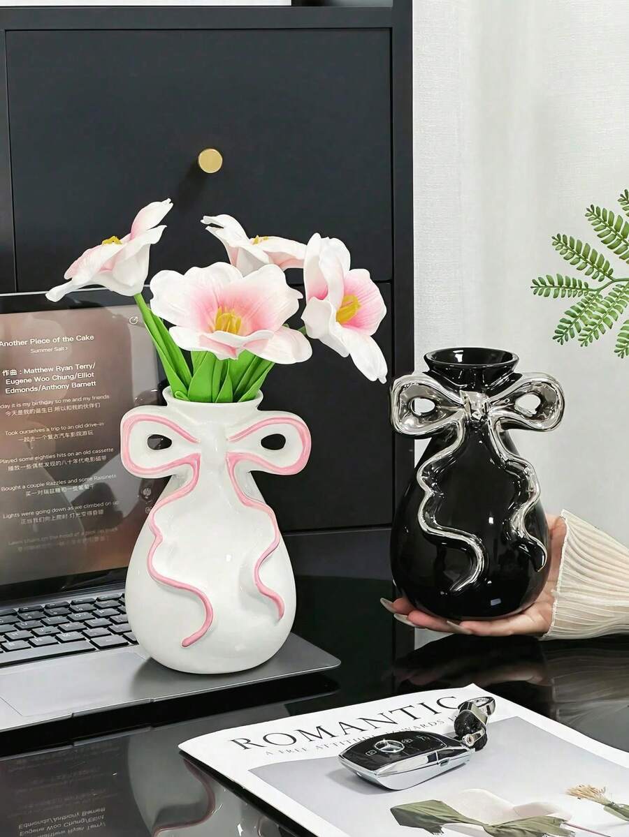 Vaso branco com laço rosa, vaso de flores delicado para quarto de estudante, decoração feminina e charmosa para apartamento. - Tamanho único serve para todos - Ver 1