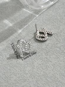 1对精美锆石字母耳钉，欧美休闲复古可爱流行饰品 - 銀色 - 查看 4