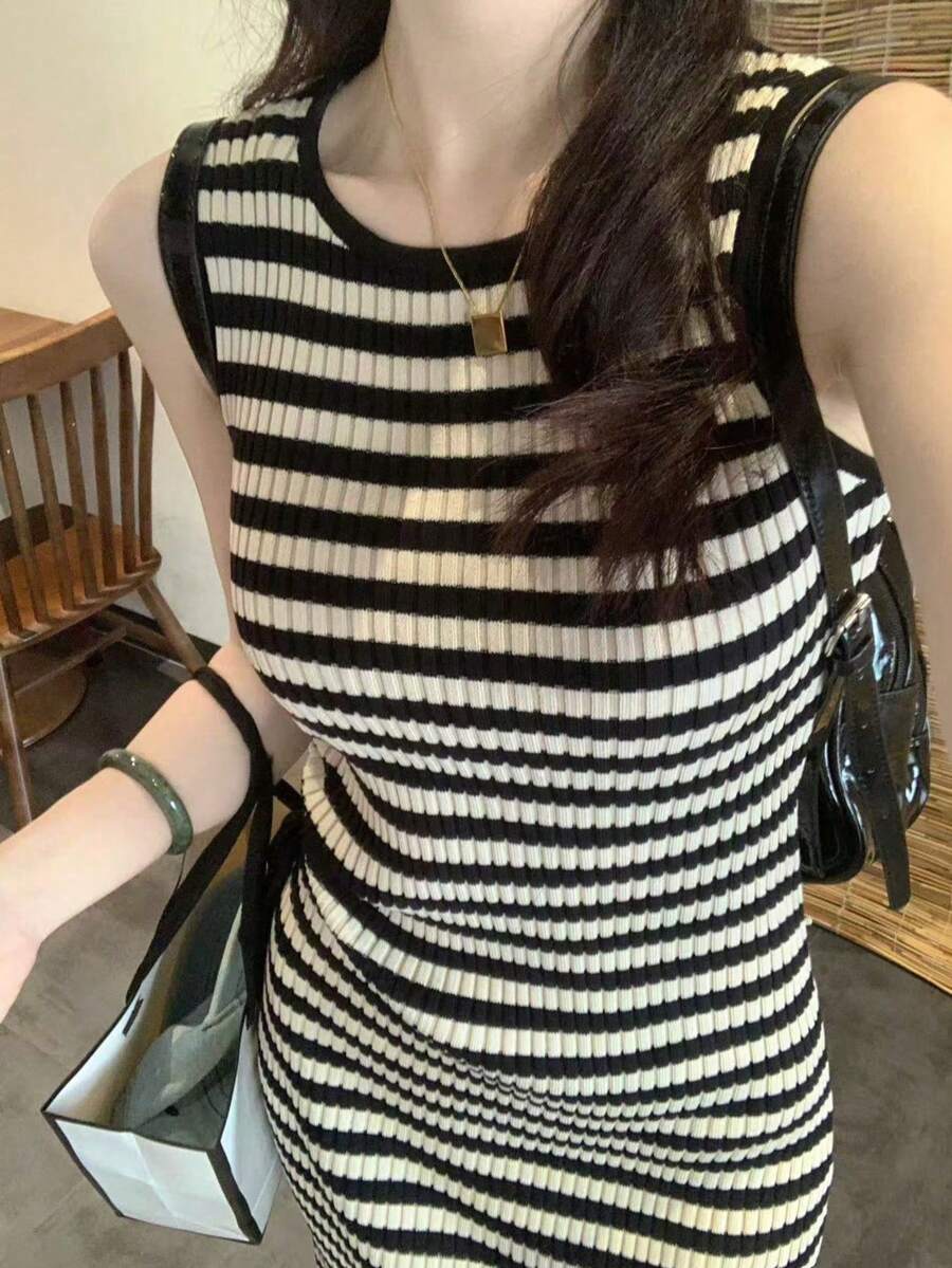 Ins风侧边抽绳女士圆领无袖长款条纹针织修身连衣裙，休闲背心裙，适合外出、通勤和日常搭配，春季必备 - 黑與白 - 查看 1