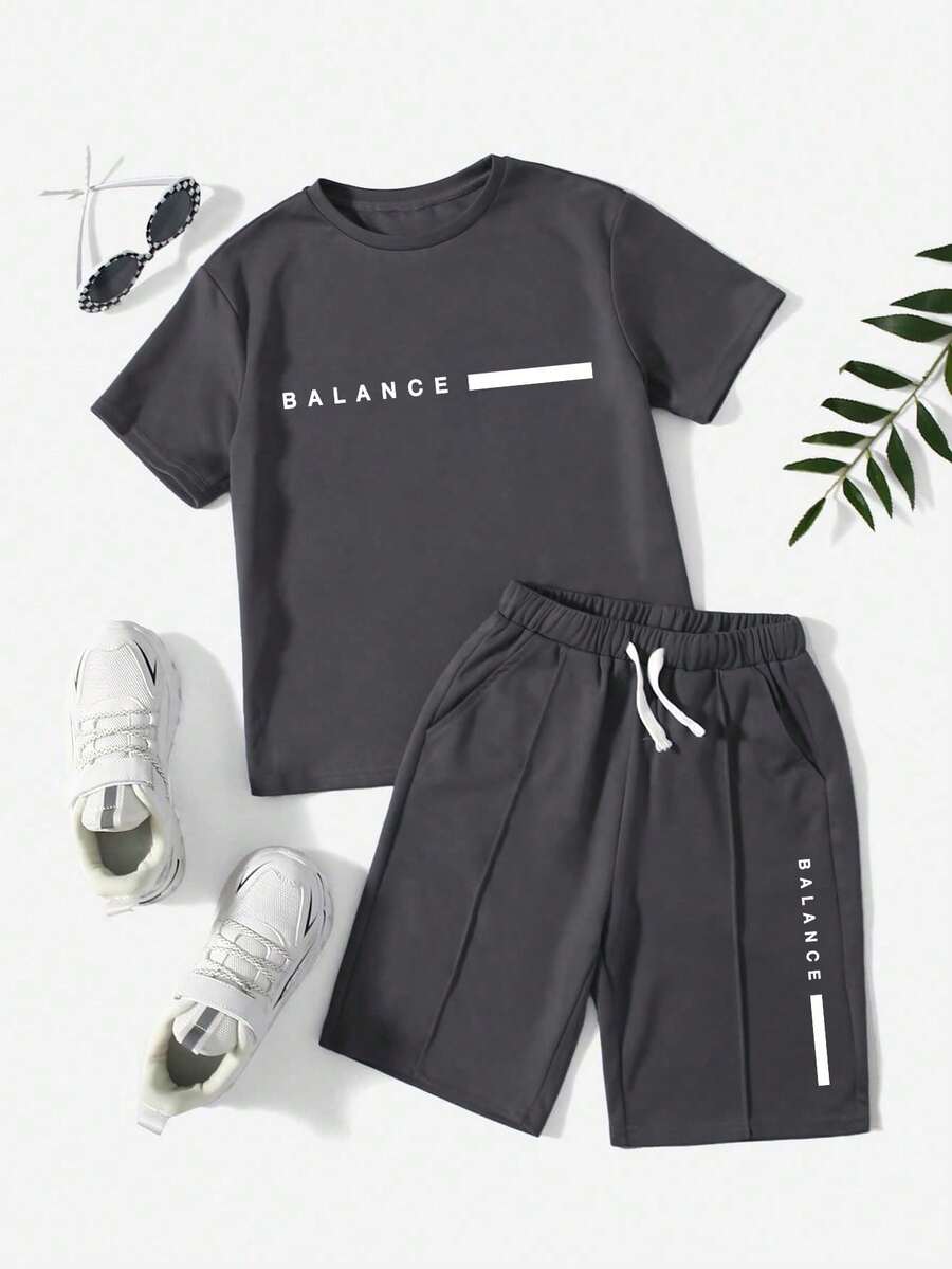 Conjunto de camiseta de manga corta con cuello redondo y estampado de letras, y pantalones cortos para niño preadolescente - Gris Oscuro - Ver 1