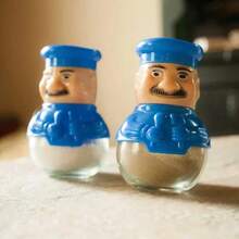 ✨ 12 piezas de Saleros y Pimenteros Chef | Set Divertido que Decora tu Cocina 	•	‍ Set de 12 piezas Salero y Pimienta en Forma de Chef | Cute & Funcional 	•	1️2 piezas de Saleros Chef de Vidrio | Dale Sabor y Estilo a tu Mesa 	•	 Set de 12 Saleros y Pimentero Chef | Ideal para Regalo 	•	✨ 12 piezas Saleros Decorativos Chef | Cocina con Personalidad - Multicolor - Ver 3