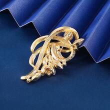 1pc Elegant Personalized Pink Crystal Brooch, Alloy Rhinestone Niche Design Clothing Pin, High-End Suit Lapel Pin - Yellow Gold - View 4