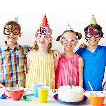 他和他的朋友们主题派对道具套装！纸质眼镜、面具和拍照道具——非常适合男孩生日派对和婴儿派对，必备派对用品！ - 彩色 - 查看 3