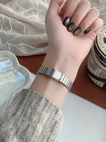 1件復古銀色不鏽鋼方形小錶盤女款手錶，時尚優雅石英女士腕錶，適合日常配戴 - 銀色 - 查看 5