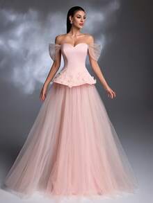 浅粉色蕾丝刺绣3D花朵装饰露肩荷叶边腰部薄纱拖尾优雅公主风晚礼服 - 淺粉色 - 查看 4
