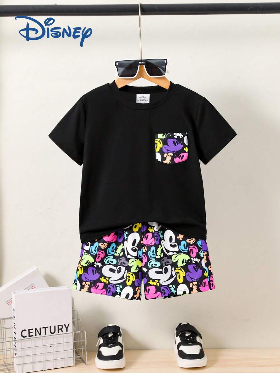 Ensemble 2 pièces bébé garçon Disney, t-shirt à manches courtes de couleur unie avec poche imprimé Mickey Mouse et short assorti. Tenue complète mignonne et avec motif Mickey Mouse tout-sur-tout pour enfants. - Noir - Voir 1