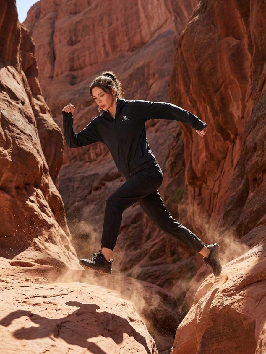 CAMEL CROWN 女士轻薄透气防紫外线服装，夏季户外冰丝防晒服 - 幻影黑 - 查看 1