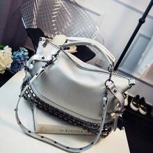 Bolso Grande con Tachuelas para Mujer - Bolso de Hombro, Bandolera o Mano, Estilo Punk y Moderno - Plateado - Ver 5